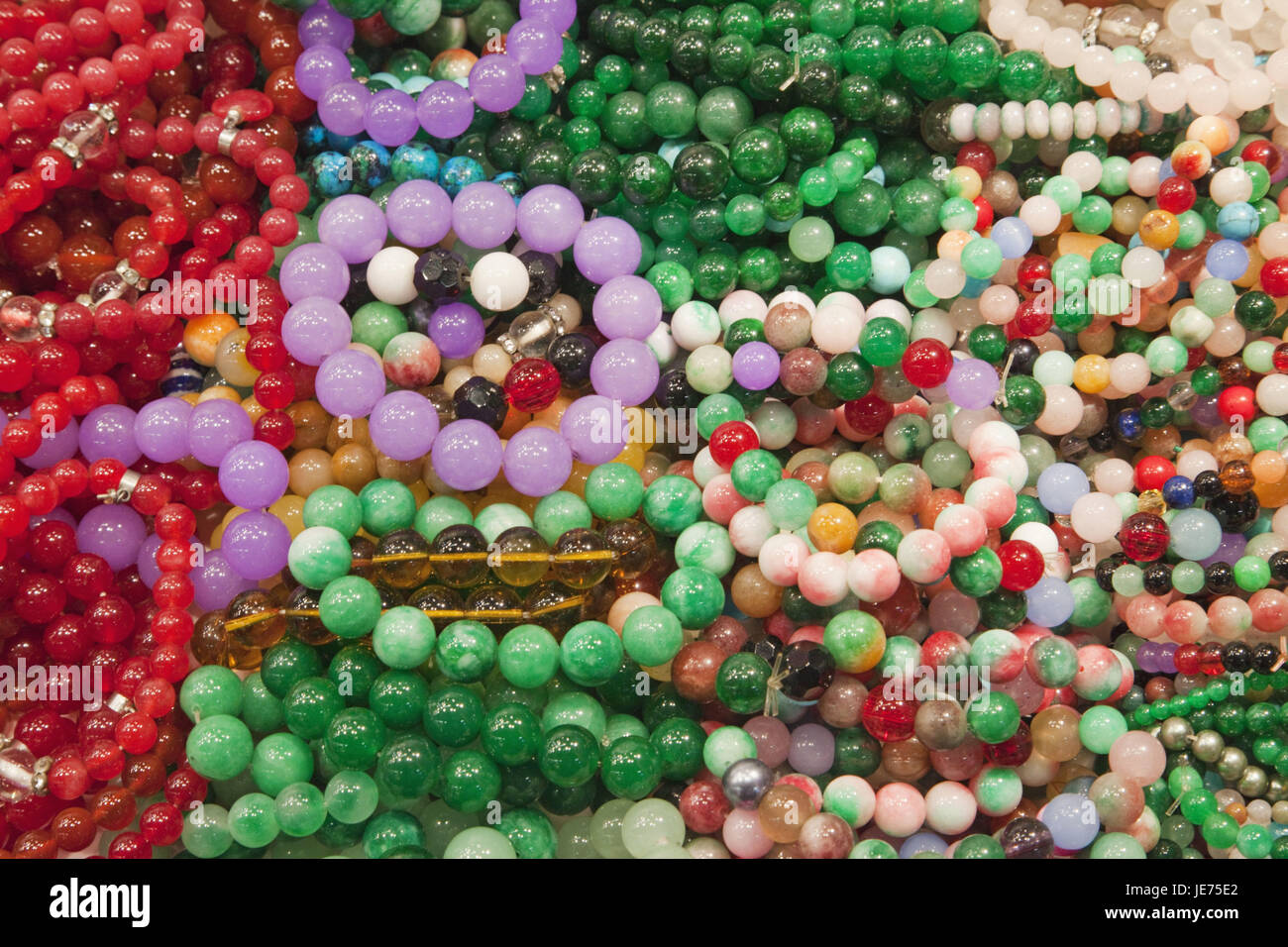 Cina, Hong Kong Kowloon, Yau Ma Tei, Jade Market, bracciali, vendite Foto Stock