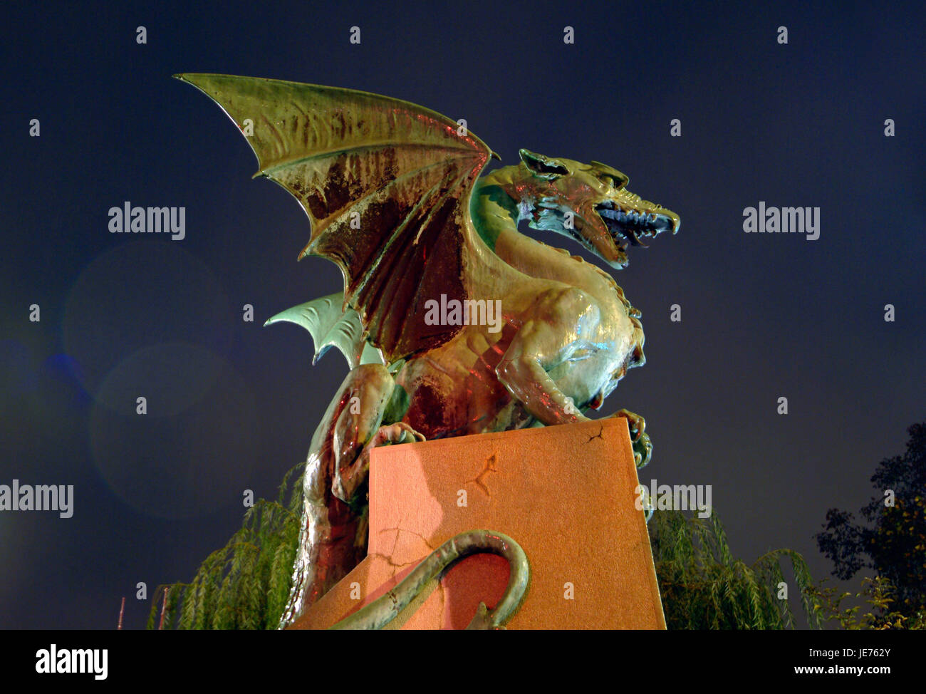 Drago in Dragon's ponte sopra il flusso Ljubljanica a Lubiana, Foto Stock