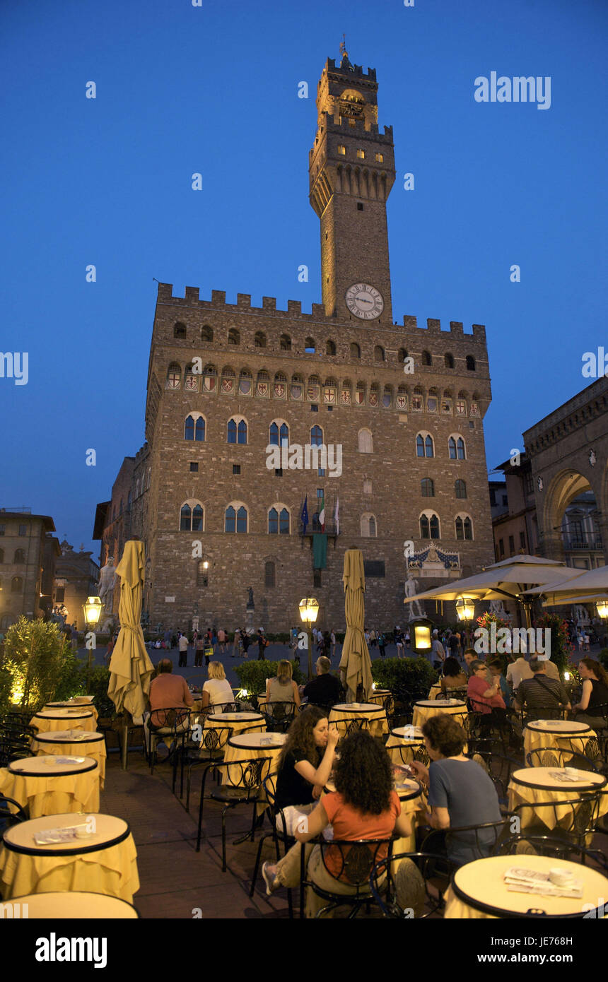 L'Italia, Toscana, Firenze, Piazza della Signoria e il Palazzo Vecchio di notte, Foto Stock