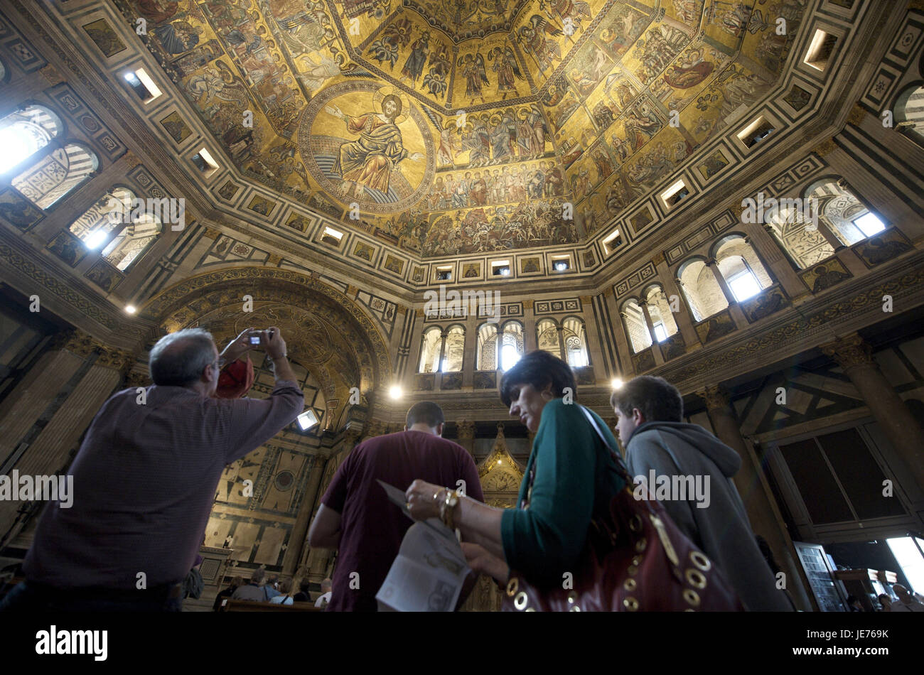 L'Italia, Toscana, Firenze, Cattedrale di Santa Maria del Fiore, edificio a cupola, dal di sotto, Foto Stock