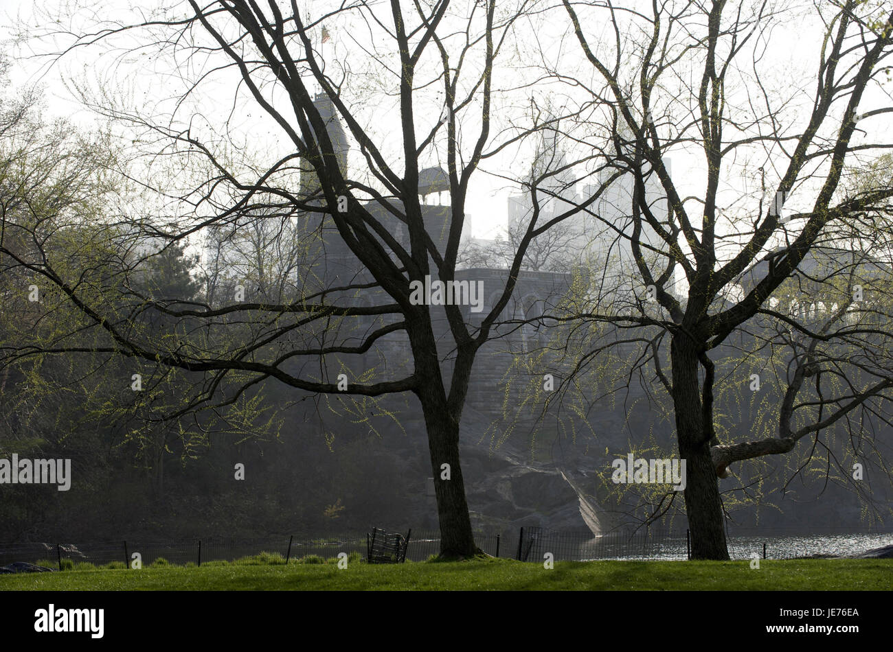 Stati Uniti, America, New York Manhattan, Central Park, il Castello del Belvedere e Edificio del XIX secolo in background, Foto Stock