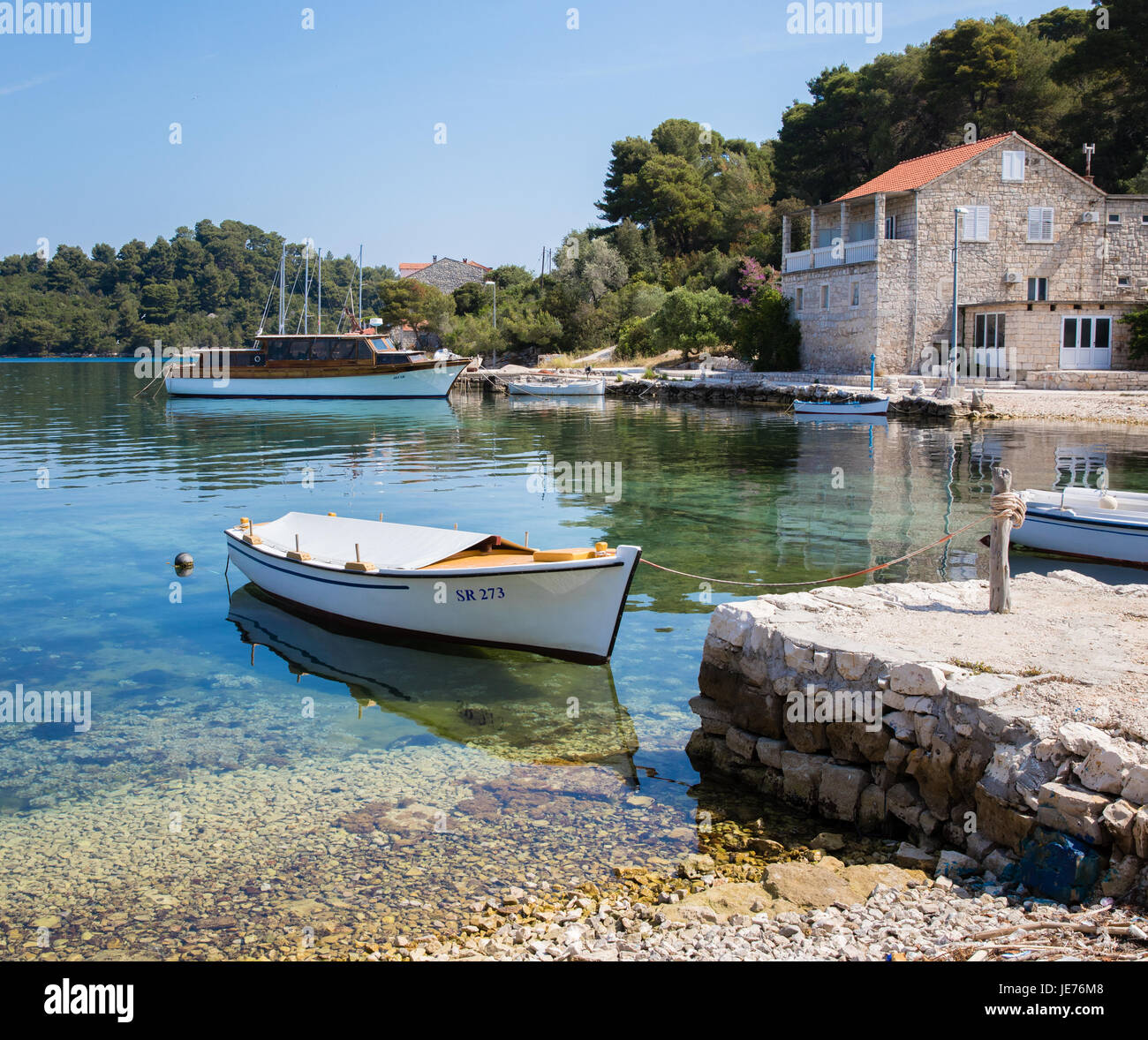 La località di villeggiatura di Pomena sulla costa occidentale dell'isola di Mljet in Croazia Foto Stock