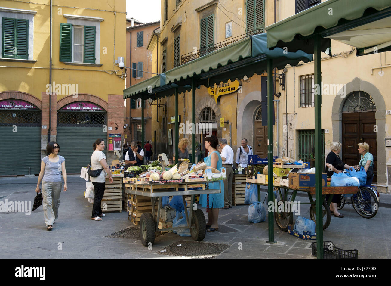 L'Italia, Toscana, Pisa, Corso Italia, persona al mercato, Foto Stock