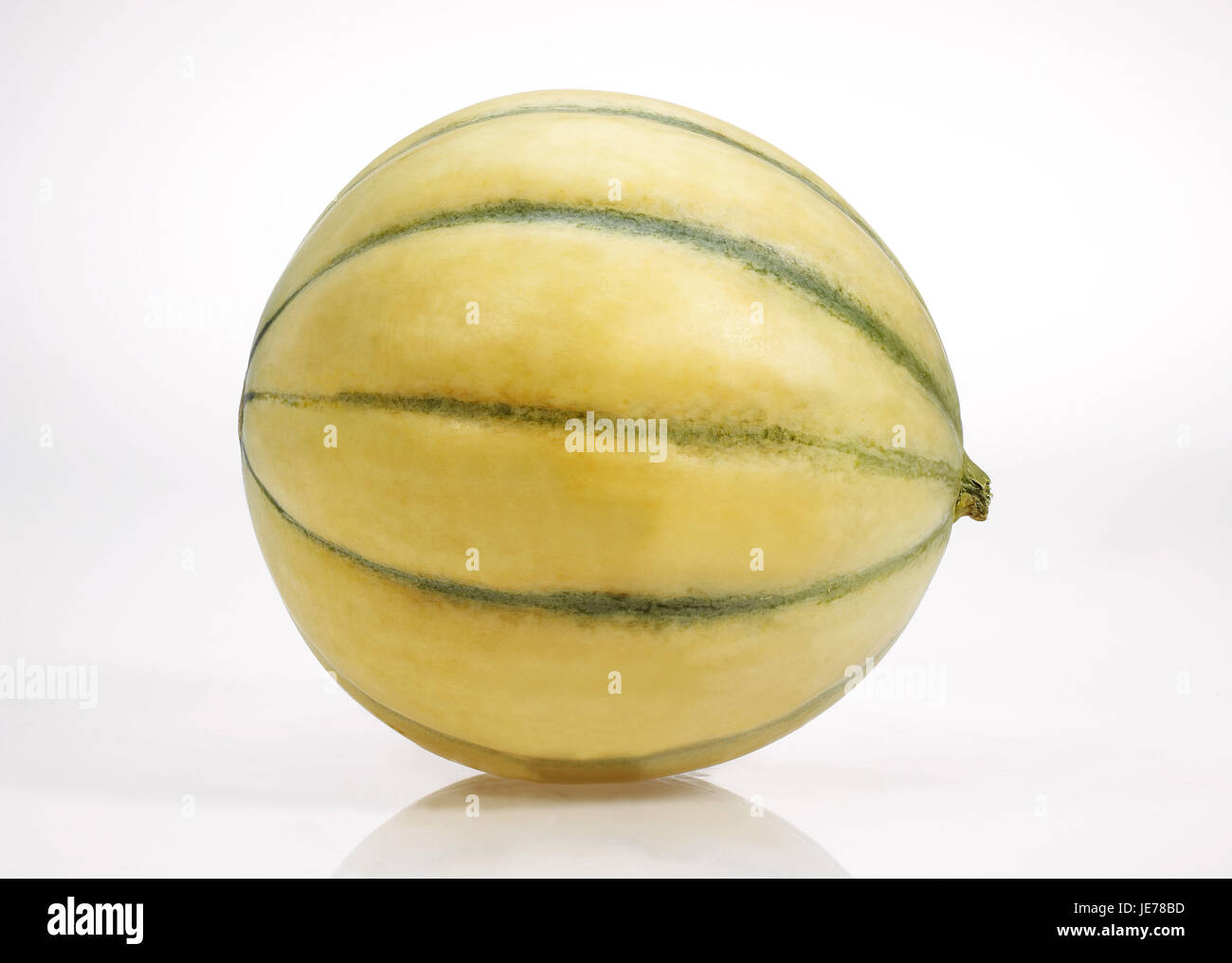 Canarie giallo melone, anche giallo melone Honeydew, Amarillo, Tendral Amarillo, zucchero melone, Cucumis melo, sfondo bianco Foto Stock