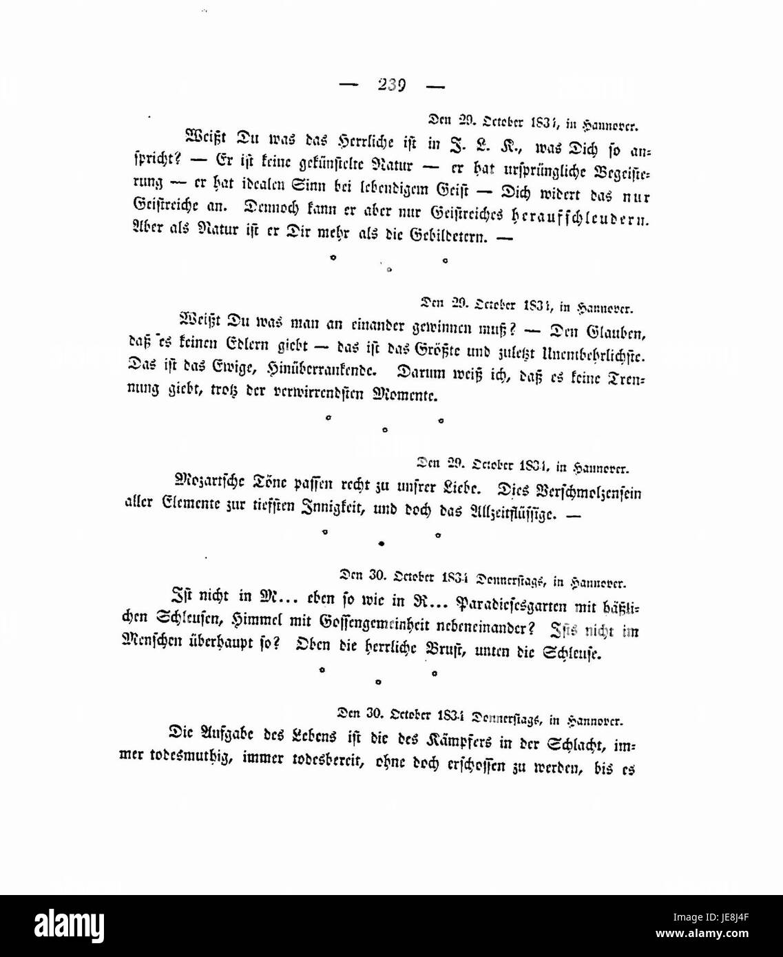 Il memoriale di Charlotte Stieglitz, spesso chiamato "ein Denkmal", commemora i suoi contributi all'arte e alla cultura. Questo monumento onora la sua eredità e dedizione alle arti, riconoscendo il suo impatto sulla scena culturale. Foto Stock