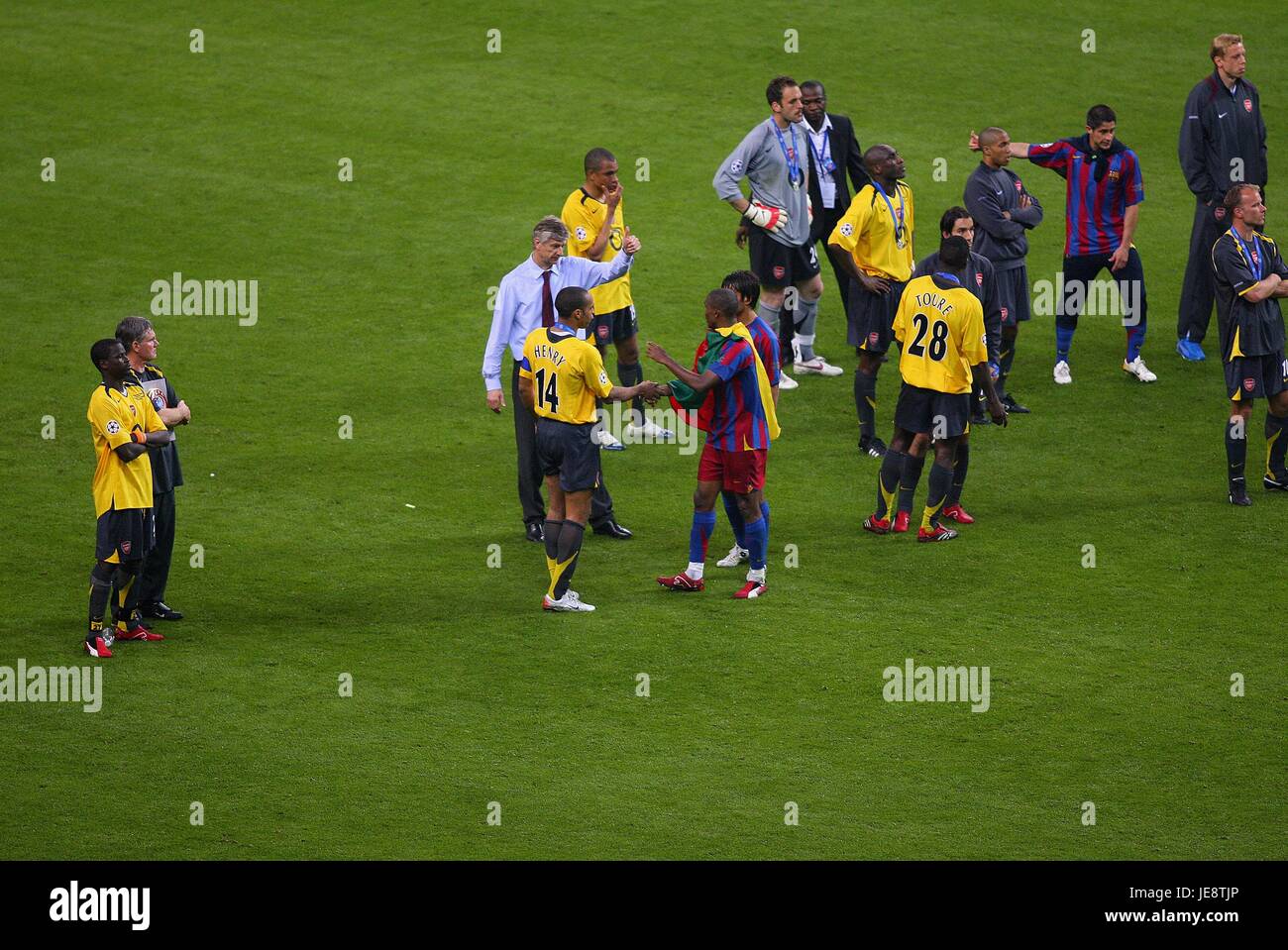 THIERRY HENRY & Samuel ETO'O FC Barcellona V ARSENAL STADE DE FRANCE PARIGI FRANCIA 17 Maggio 2006 Foto Stock