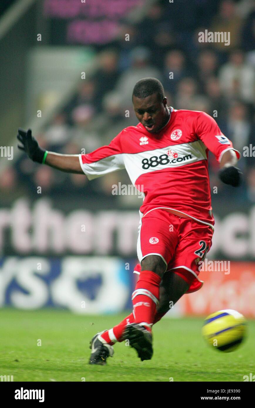 YAKUBU I PUNTEGGI NEWCASTLE V MIDDLESBROUGH RIVERSIDE STADIUM MIDDLESBROUGH INGHILTERRA 02 Gennaio 2006 Foto Stock