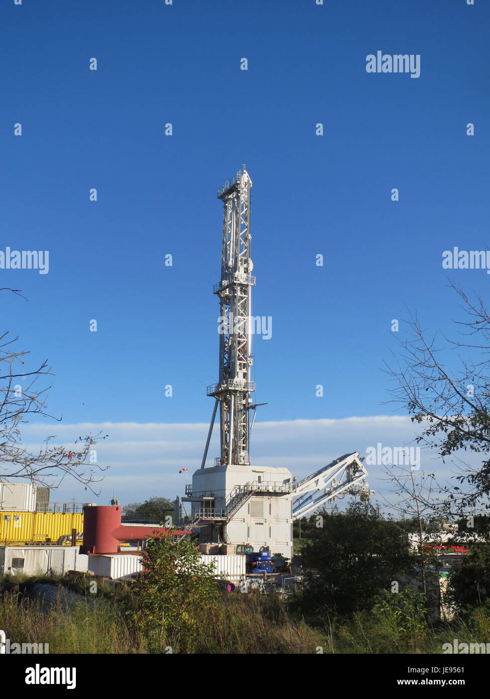 Una foto del 13 ottobre 2013, che mostra un impianto di energia geotermica a Bruehl, in Germania, che mette in evidenza la fonte di energia rinnovabile e le sue infrastrutture. Foto Stock