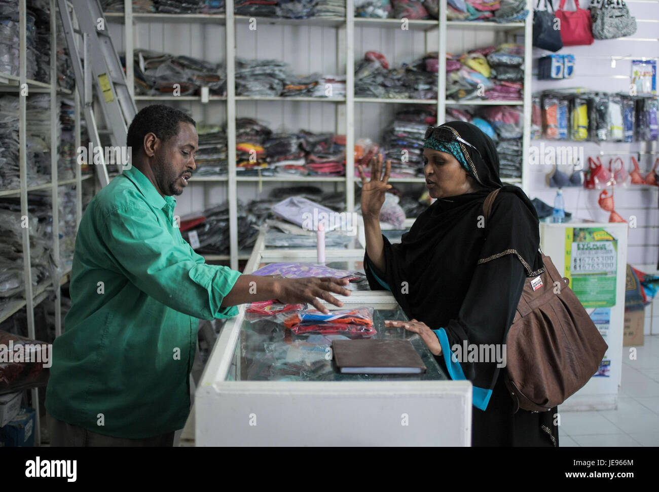 Una fotografia scattata il 23 ottobre 2013, che mostra un punto di servizio Barclays Remittance per i trasferimenti di denaro, parte di una rete di servizi finanziari globale. Foto Stock