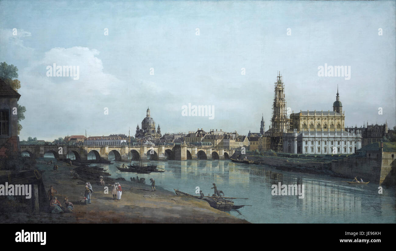 Il dipinto di Canaletto, "Dresda vista dalla riva destra dell'Elba, sotto il Ponte Augusta", offre una vista dettagliata del paesaggio urbano di Dresda. L'opera mostra il famoso Ponte Augusto e il fiume Elba, sottolineando la bellezza architettonica e naturale della città nel XVIII secolo. Foto Stock