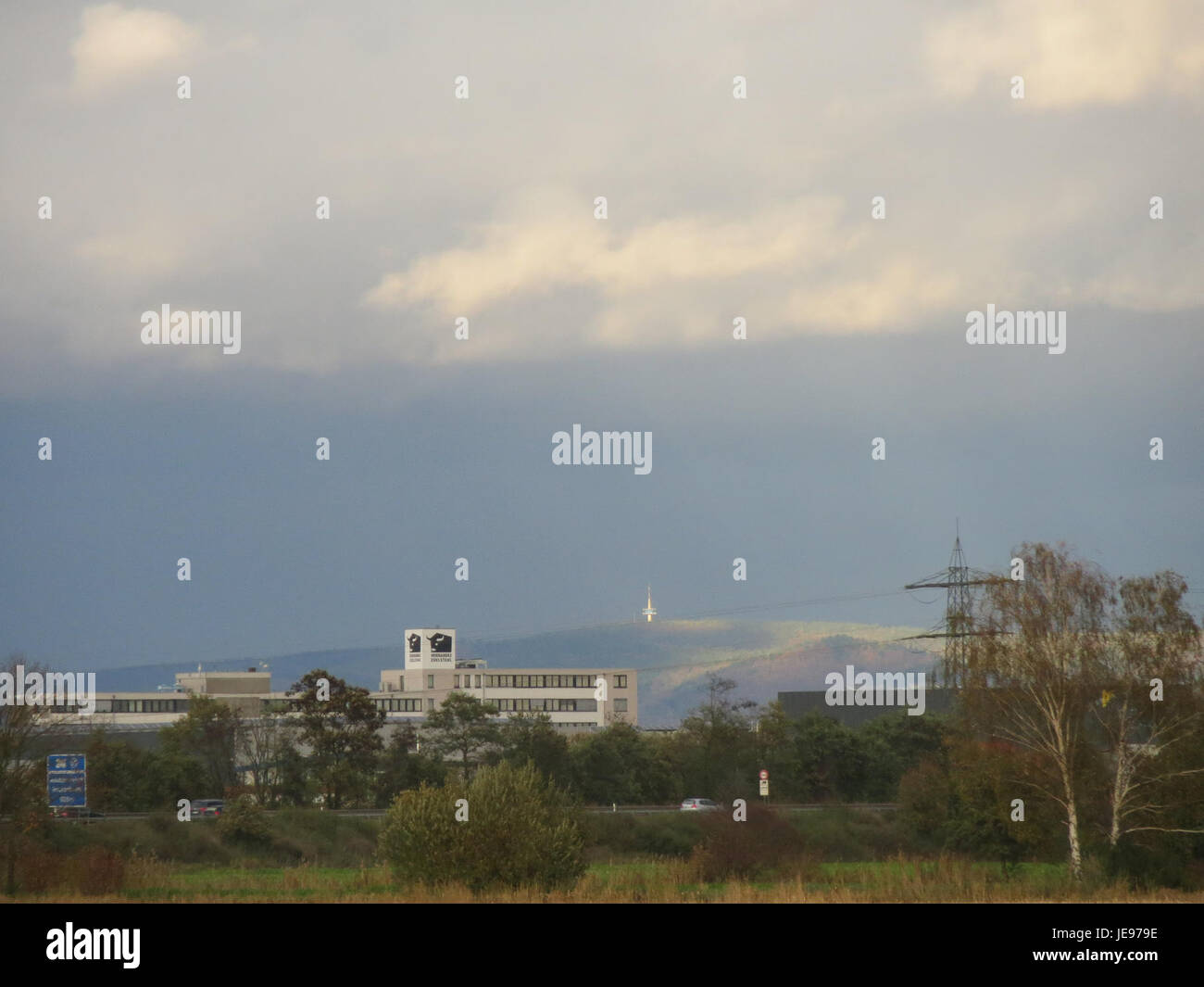 La fotografia del 3 novembre 2013 mostra una vista panoramica da Koenigstuhl, una montagna in Germania, che offre vedute panoramiche della regione circostante. Foto Stock