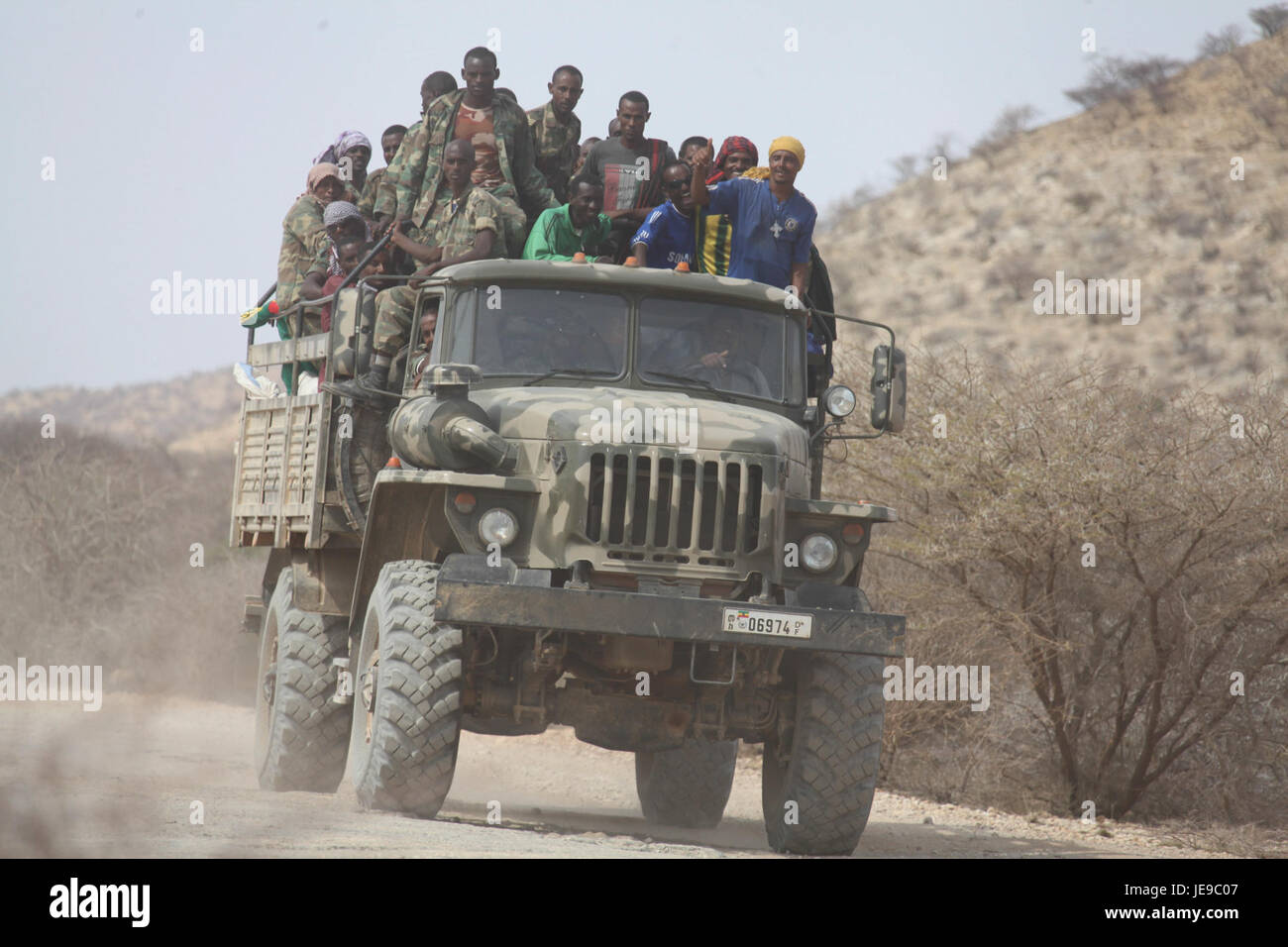 Questa immagine raffigura l'arrivo della forza di difesa Nazionale etiope (ENDF) a Belet Weyne, Somalia, il 13 febbraio 2014. L'immagine cattura la presenza militare nella regione e le operazioni svolte dalla FESR durante il conflitto somalo. Foto Stock