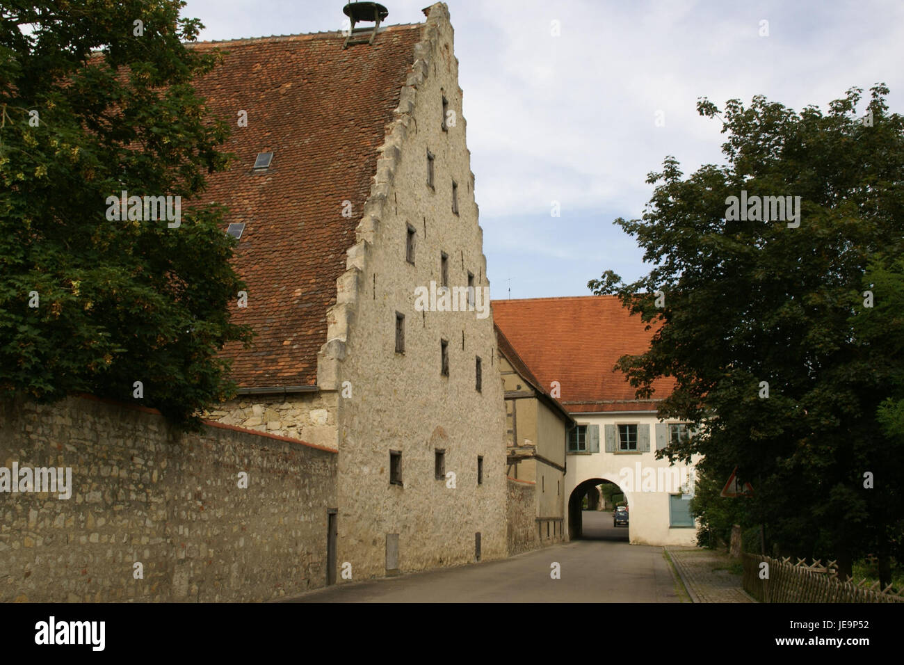 Il Kloster Heiligkreuztal è un monastero storico situato in Germania, noto per il suo significato architettonico e religioso. Questa foto è stata scattata il 19 luglio 2014, mostrando la struttura storica del monastero. Foto Stock