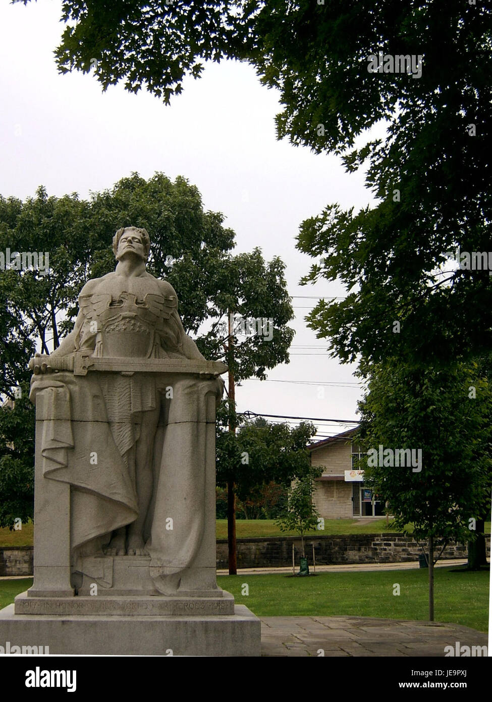 L'immagine raffigura una scena a Brighton Heights, dove ebbe luogo un evento storico significativo, noto per il suo impatto sul patrimonio locale e sulle dinamiche della comunità durante il periodo del sacrificio. Foto Stock