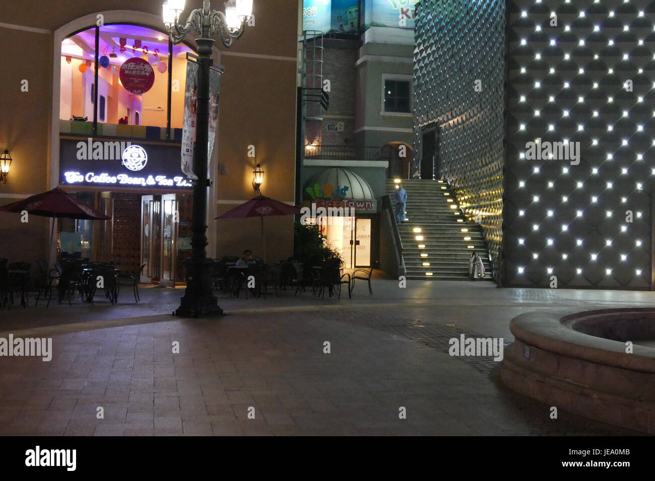 Un'immagine del Solana Lifestyle Shopping Park a Maizidian, Pechino, scattata il 25 settembre 2014, che mostra il moderno complesso commerciale. Foto Stock