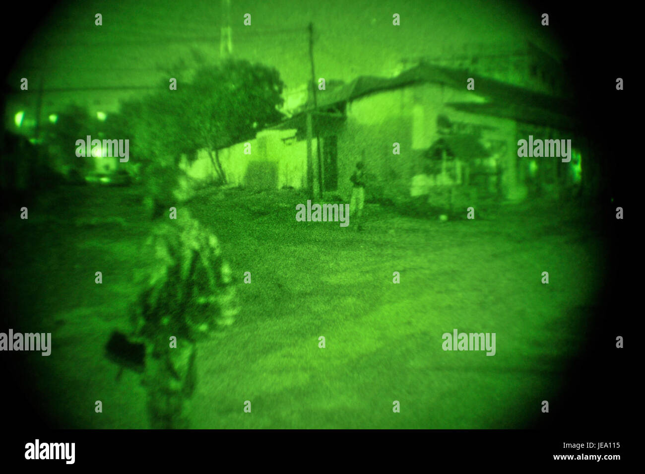 Un'operazione di sicurezza a Madina, documentata il 25 maggio 2013. L'immagine cattura il coordinamento delle forze e delle misure di sicurezza volte a garantire la stabilità e la pace nella regione. Foto Stock