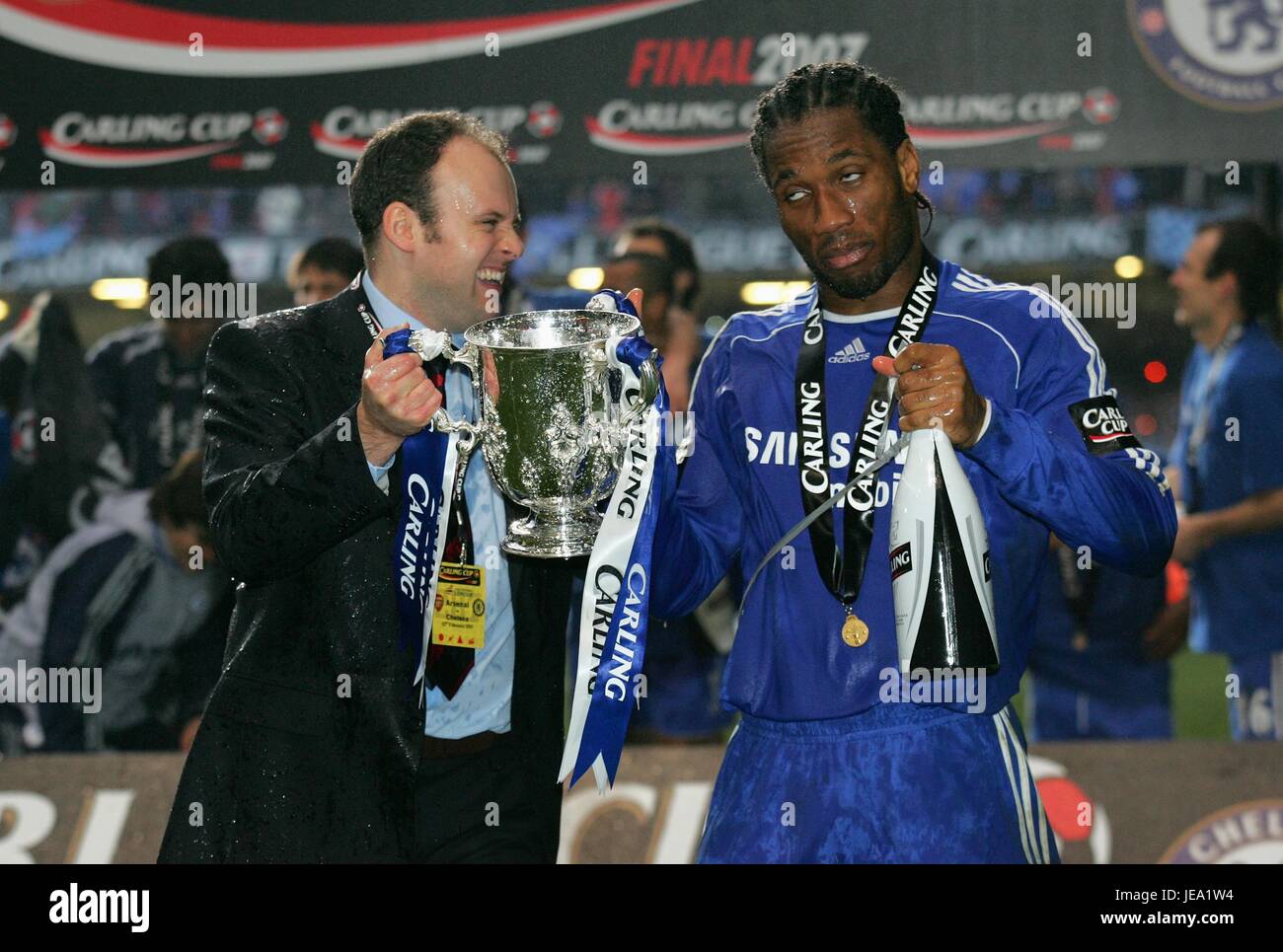 DIDIER DROGBA CON CARLING CUP ARSENAL V Chelsea Millennium Stadium Cardiff Galles 25 Febbraio 2007 Foto Stock