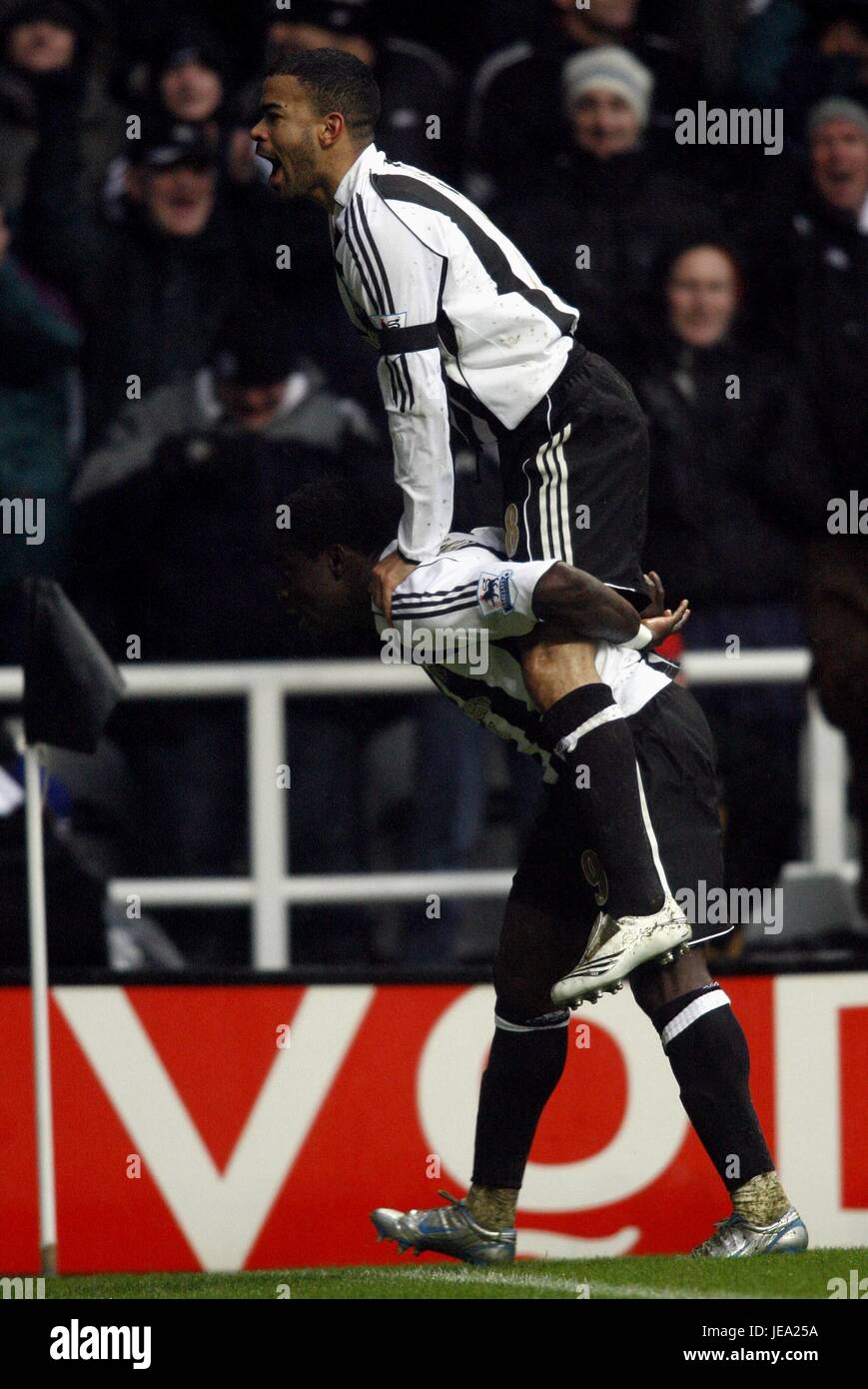 OBAFEMI MARTINS & KIERON DYER NEWCASTLE V Liverpool St James Park Newcastle Inghilterra 10 Febbraio 2007 Foto Stock