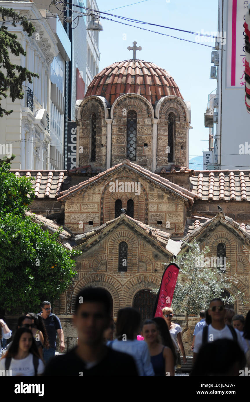 Chiesa greco-ortodossa di Panagia Kapnikarea nel quartiere di Monastiraki, Atene (Grecia) Foto Stock