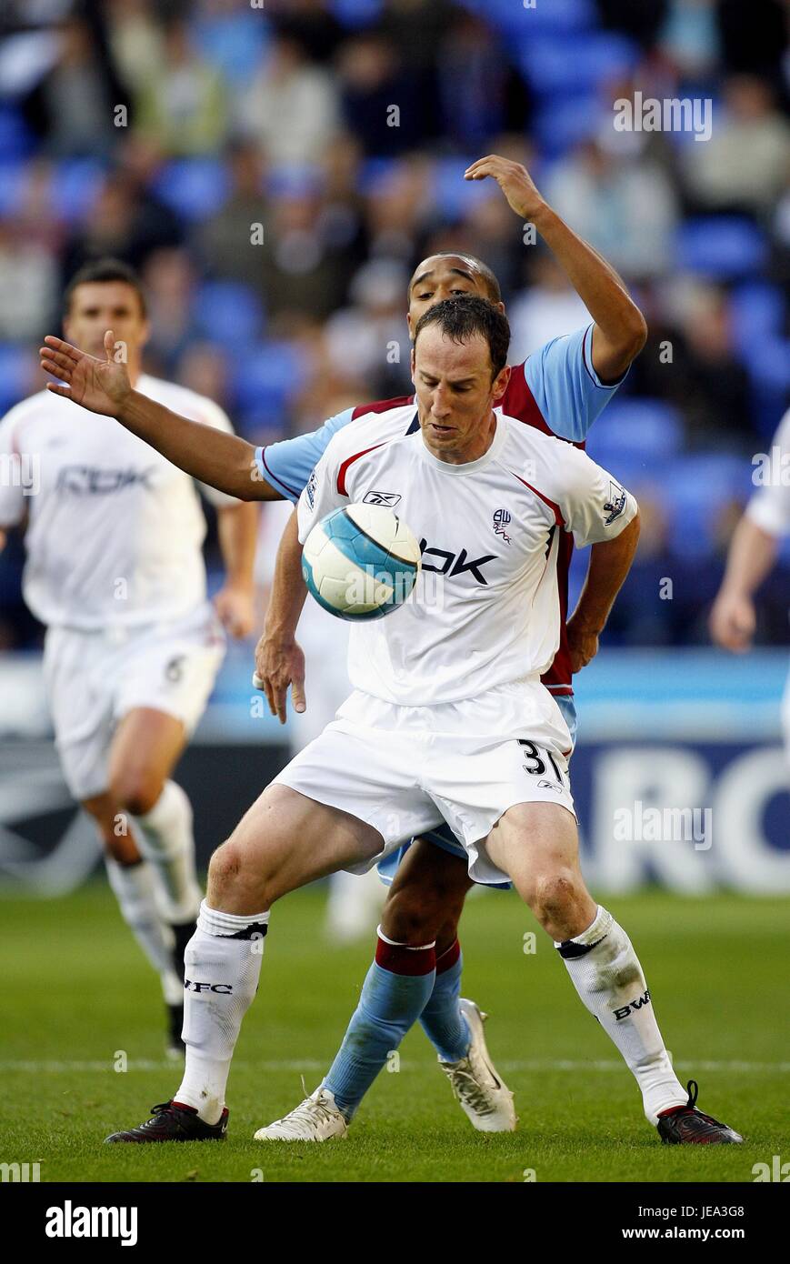 ANDY O'Brien & JLLOYD SAMUEL Bolton Wanderers V Aston Villa Reebok Stadium Bolton Inghilterra 28 Ottobre 2007 Foto Stock