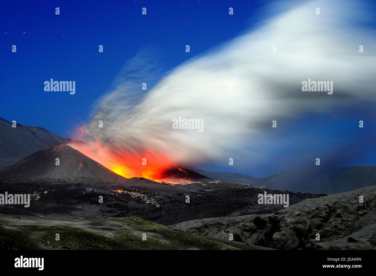 Erupción Cordón Caulle, 2011 en Cile / Cordón Caulle in eruzione, Cile 2011. Fotografías del cratere en actividad. Foto Stock