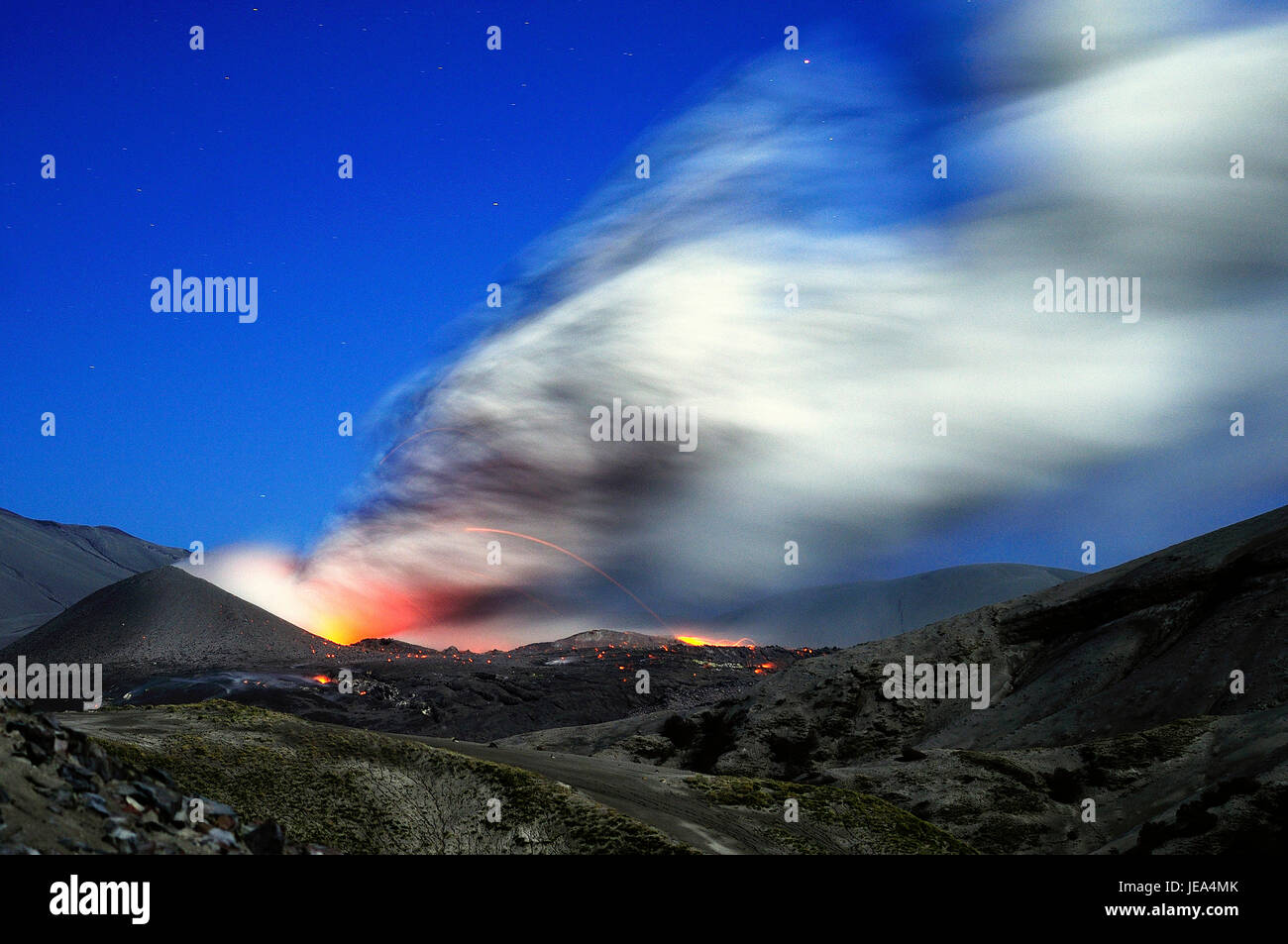 Erupción Cordón Caulle, 2011 en Cile / Cordón Caulle in eruzione, Cile 2011. Fotografías del cratere en actividad. Foto Stock