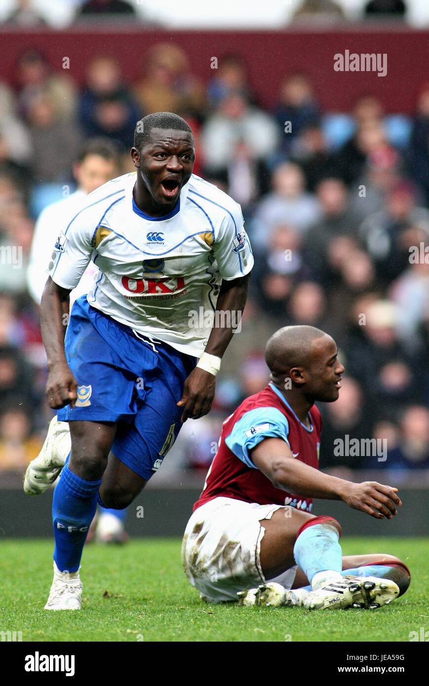 SULLEY MUNTARI NIGEL REO-COKER ASTON VILLA V PORTSMOUTH VILLA PARK Birmingham Inghilterra 08 Dicembre 2007 Foto Stock