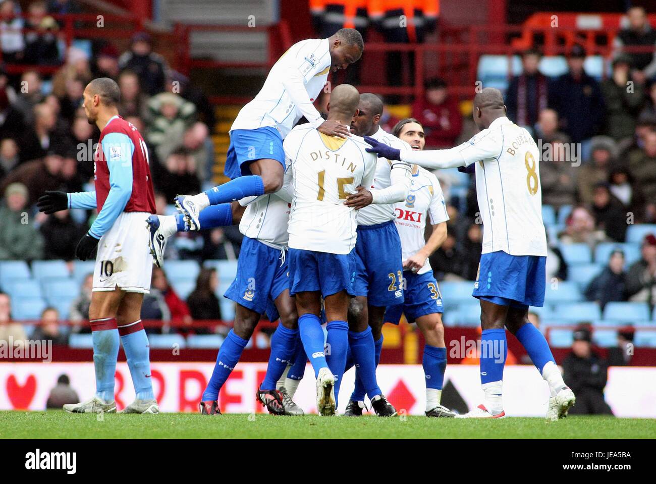 PORTSMOUTH CELEBRARE OBIETTIVO ASTON VILLA V PORTSMOUTH VILLA PARK Birmingham Inghilterra 08 Dicembre 2007 Foto Stock