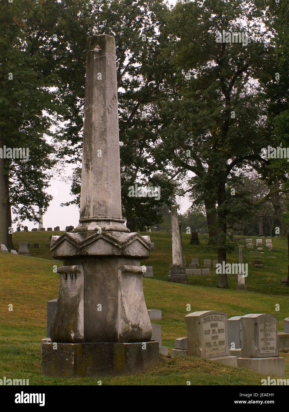 L'immagine, scattata il 1° ottobre 2014, mostra una vista del Cimitero di Allegheny, un cimitero storico a Pittsburgh, in Pennsylvania, noto per il suo paesaggio e il suo significato culturale. Foto Stock