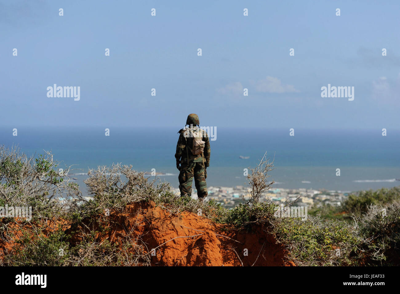 Una serie di immagini che documentano il primo giorno dell'offensiva Barawe del 5 ottobre 2014, mostrando operazioni militari e scontri nella zona. Foto Stock