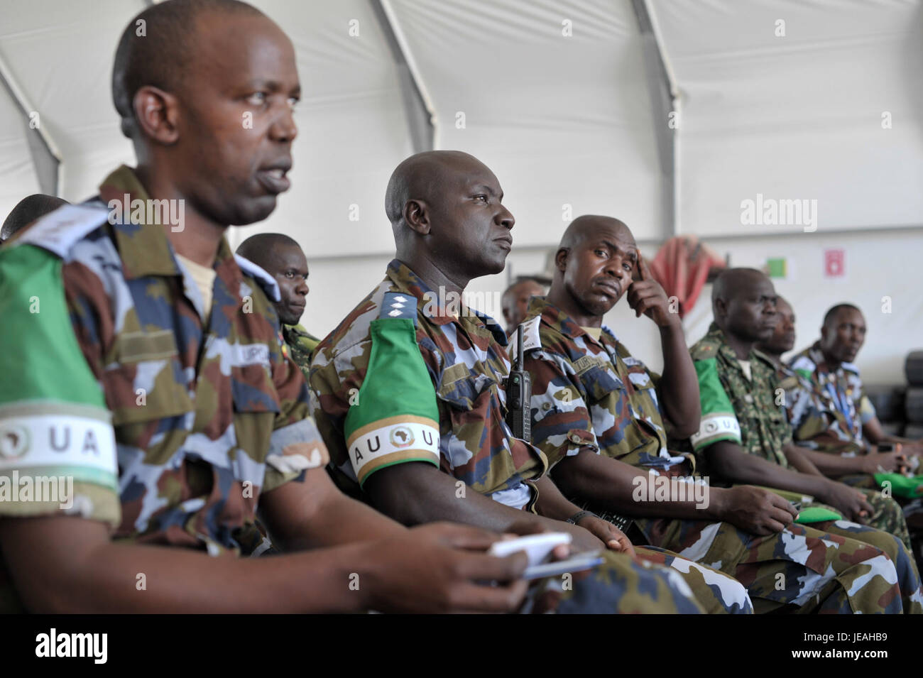 Questa immagine mostra la cerimonia di rotazione dell'aviazione civile UPDF (Uganda People's Defence Force) tenutasi il 26 ottobre 2014. La cerimonia ha segnato la rotazione del personale nel settore dell'aviazione ugandese. Foto Stock