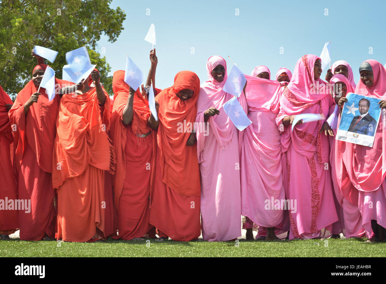 L'immagine cattura una scena del 4 luglio 2013, celebrazione del giorno dell'indipendenza negli Stati Uniti. La celebrazione include fuochi d'artificio, sfilate e incontri della comunità, che segnano l'indipendenza della nazione. Foto Stock