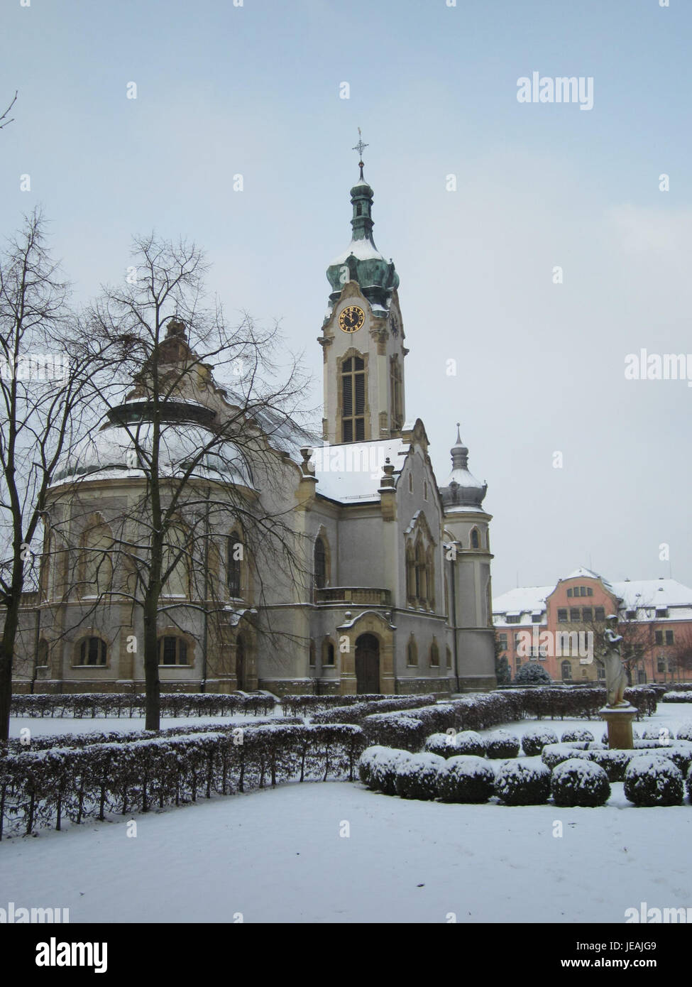 Il 17 gennaio 2013 fu scattata una fotografia della Evangelische Kirche di Hockenheim, in Germania. La chiesa è un importante punto di riferimento storico e culturale per la comunità, conosciuta per la sua architettura e il suo significato religioso. Foto Stock