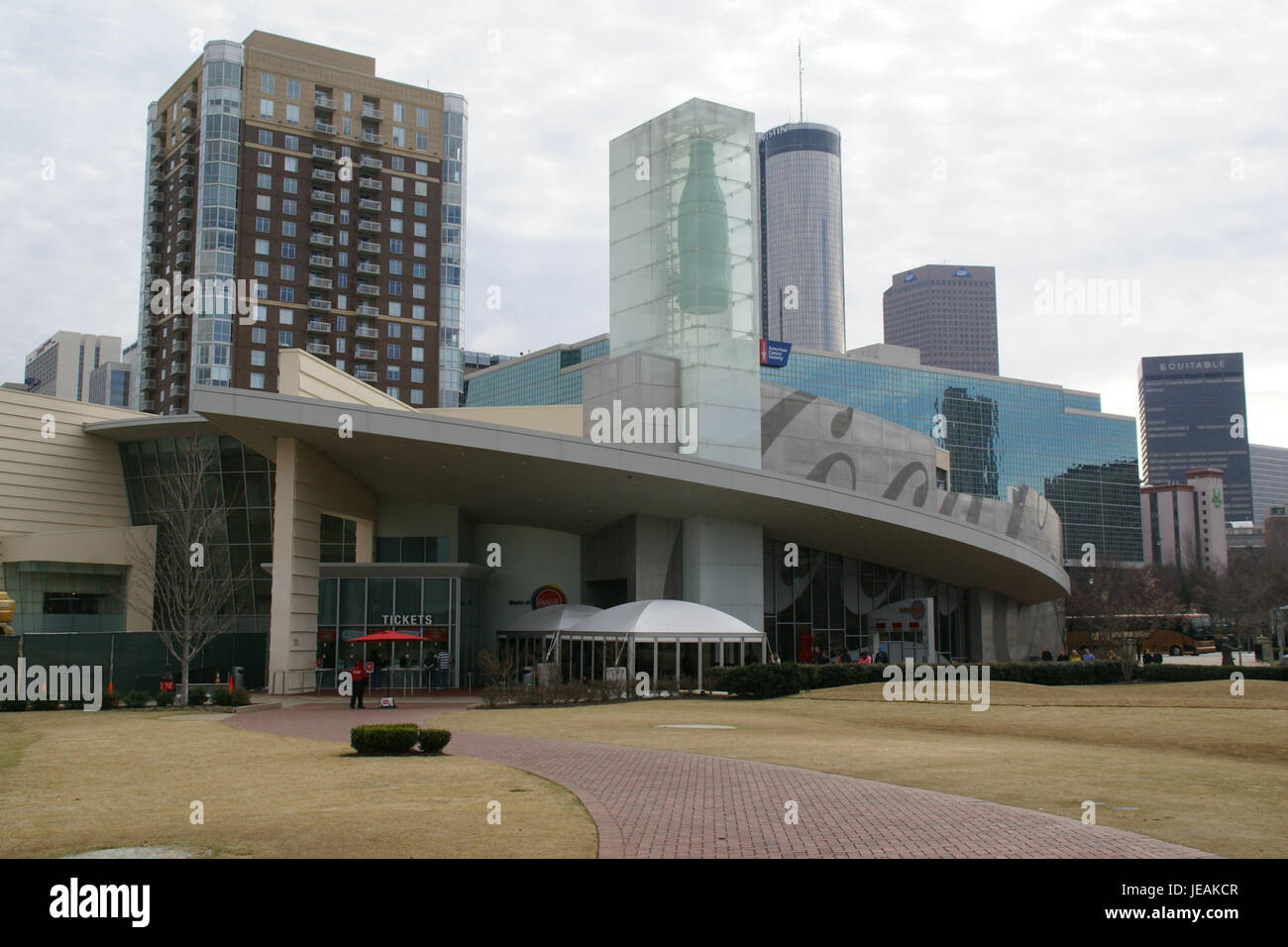Il World of Coca-Cola di Atlanta, Georgia, offre un'esperienza museale che mette in risalto la storia e la portata globale del marchio Coca-Cola. Questa foto è stata scattata il 26 gennaio 2013. Foto Stock
