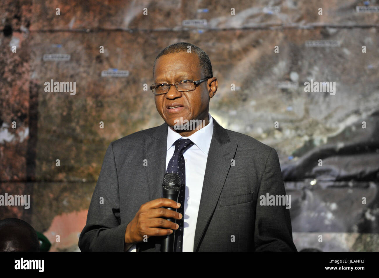 La foto mostra i membri dell'unità di polizia formata dall'Uganda 11 (FPU) in un'operazione di mantenimento della pace. Il gruppo è schierato per operazioni di sicurezza, contribuendo agli sforzi di pace internazionali. Foto Stock