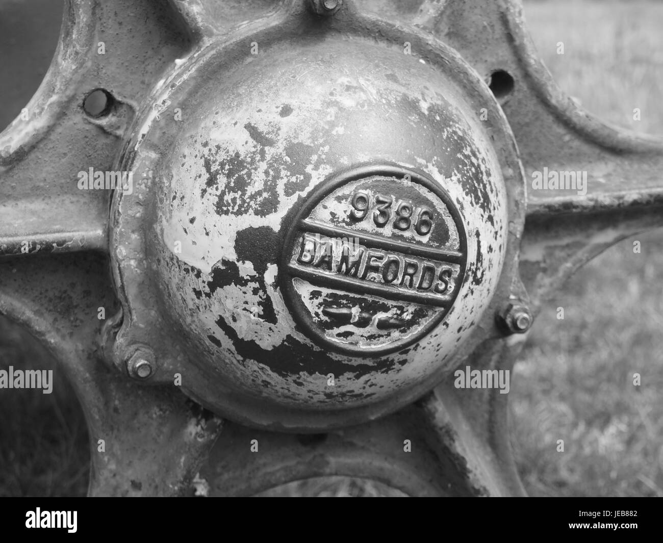 Close up del mozzo della ruota di un'azienda abbandonata macchinari, loweswater, cumbria Foto Stock