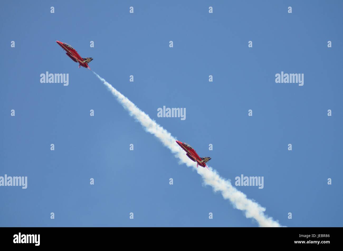RAF frecce rosse getti di arrampicata di tallonamento skywards fumo bianco Foto Stock