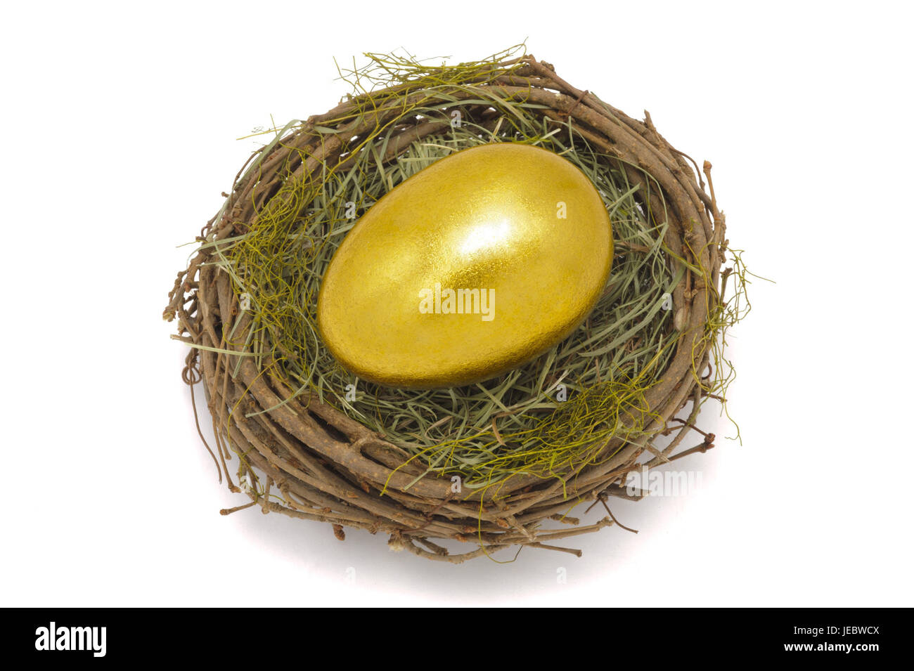 Nido di pasqua, Goldei, denaro, valuta stock exchange, prezzo, golden prezzo, moneta in oro, oro, d'oro, oro, rendita di vecchiaia, precauzione, gli investimenti, gli investimenti, la crisi finanziaria, nido, crisi economica, il tasso di cambio, crisi, backup, magazzino, deposito monetario, golden depot, deposito bancario, finanze, finanziariamente, valore d'oro, risparmi, credito, programmazione di bilancio e la gestione finanziaria per i mercati finanziari, mercato dei capitali, legale station wagon, valore valore attachment, salvare nugget, Goldnugget, valuably, uovo, Hühnerei, Goldei, Golden, nido, Vogel's Nest, isola Frei della targa, rilasciato, sfondo bianco, Foto Stock