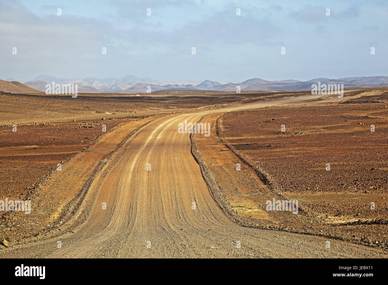 Africa, Namibia, regione di Kunene, Kaokoveld, pista di Siena, pista di pietra, deserti, montagne, colline, piegare, secco, asciutto, Kaokoland, Northwest, regione, tracce tracce di sabbia, Africa del sud-ovest, Foto Stock