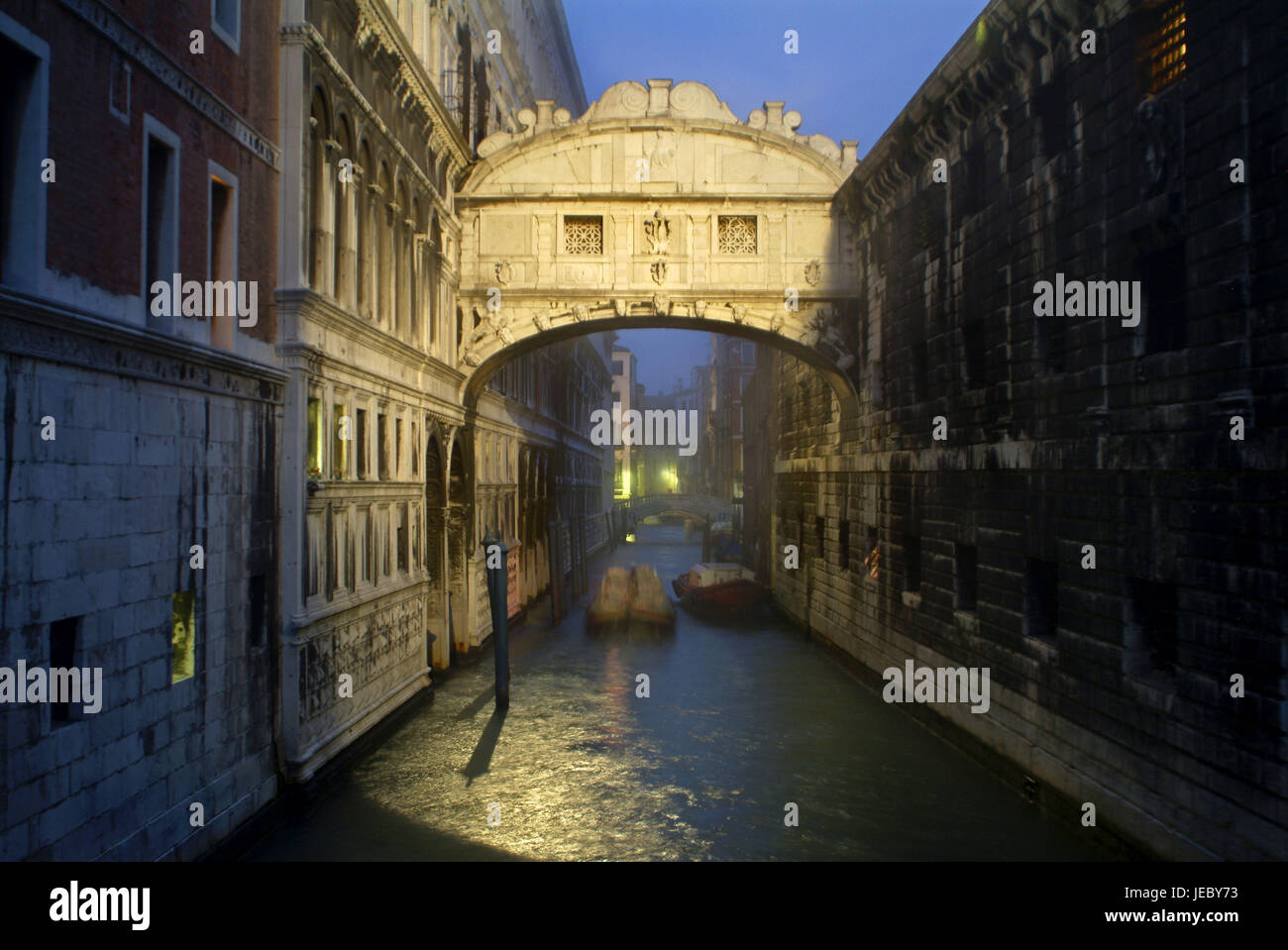 Venezia, sospiro bridge nel Palazzo Ducale e il Palazzo D Prigiono, alba, Foto Stock
