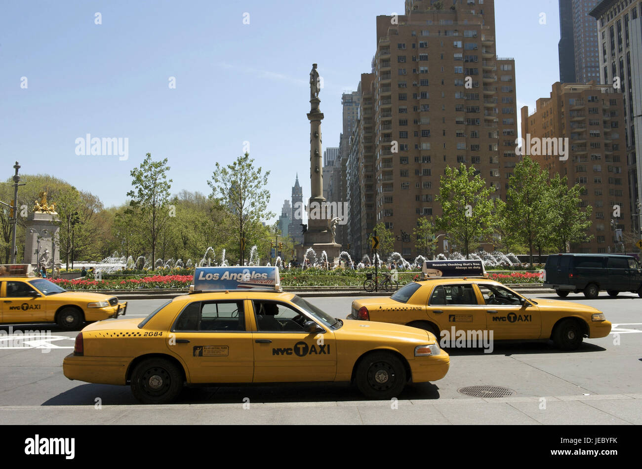 Stati Uniti, America, New York Manhattan, Columbus Circle giallo taxi, Foto Stock