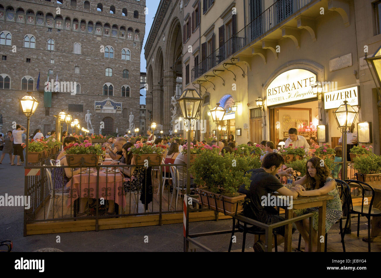 L'Italia, Toscana, Firenze, Piazza della Signoria e il Palazzo Vecchio di notte, Foto Stock