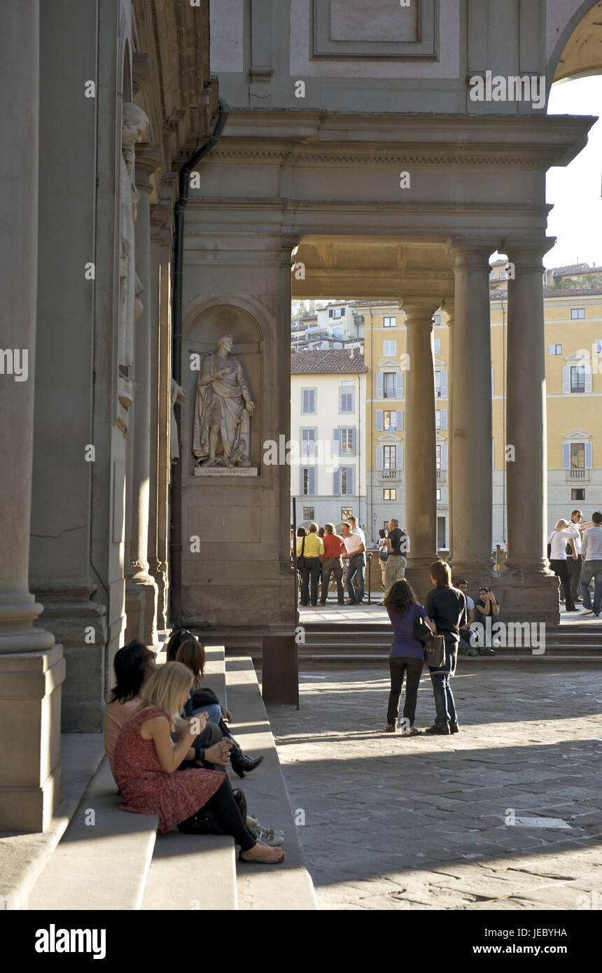 L'Italia, Toscana, Firenze, Galleria degli Uffizi, porticati, turisti prima della costruzione, Foto Stock