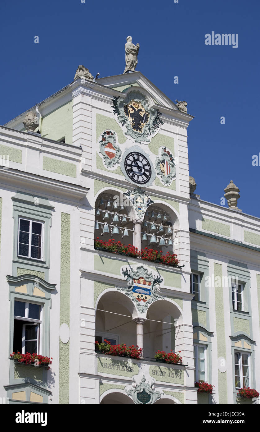 Austria, camera di sale di proprietà, Gmunden, municipio ceramiche carillon, cielo blu, città della ceramica, edilizia, municipio rinascimentale, rinascimentali della torre del municipio, orologio a carillon, ceramiche carillon, ceramiche, attrazione, luogo di interesse, turismo, Foto Stock