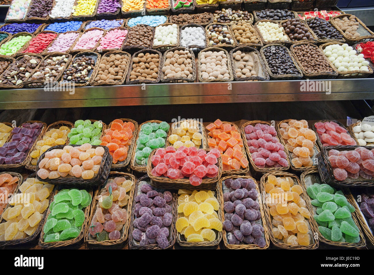 Spagna, Barcellona, Las Ramblas, Mercat La Boqueria, stallo del mercato, dolci, Foto Stock