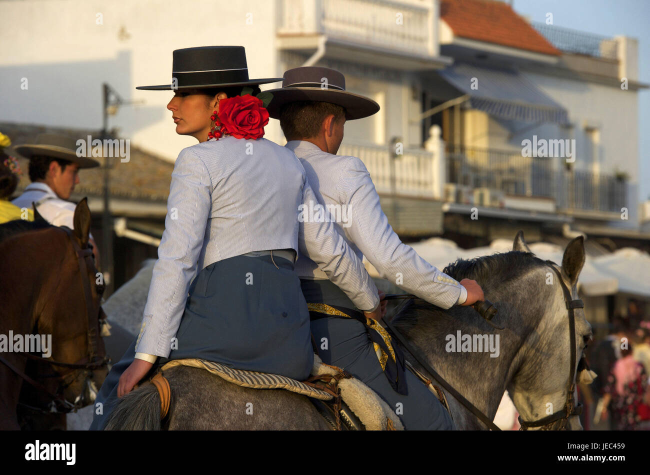 Spagna, Andalusia, El Rocio, Romeria, giovane con cappelli di nero su un cavallo, Foto Stock