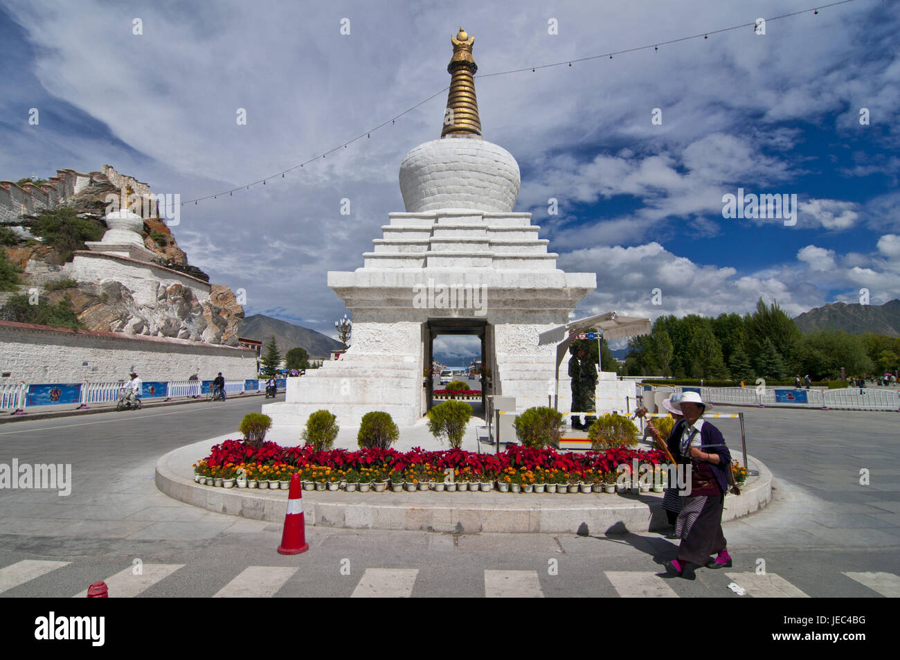 Tibet stupa bianco immagini e fotografie stock ad alta risoluzione - Alamy