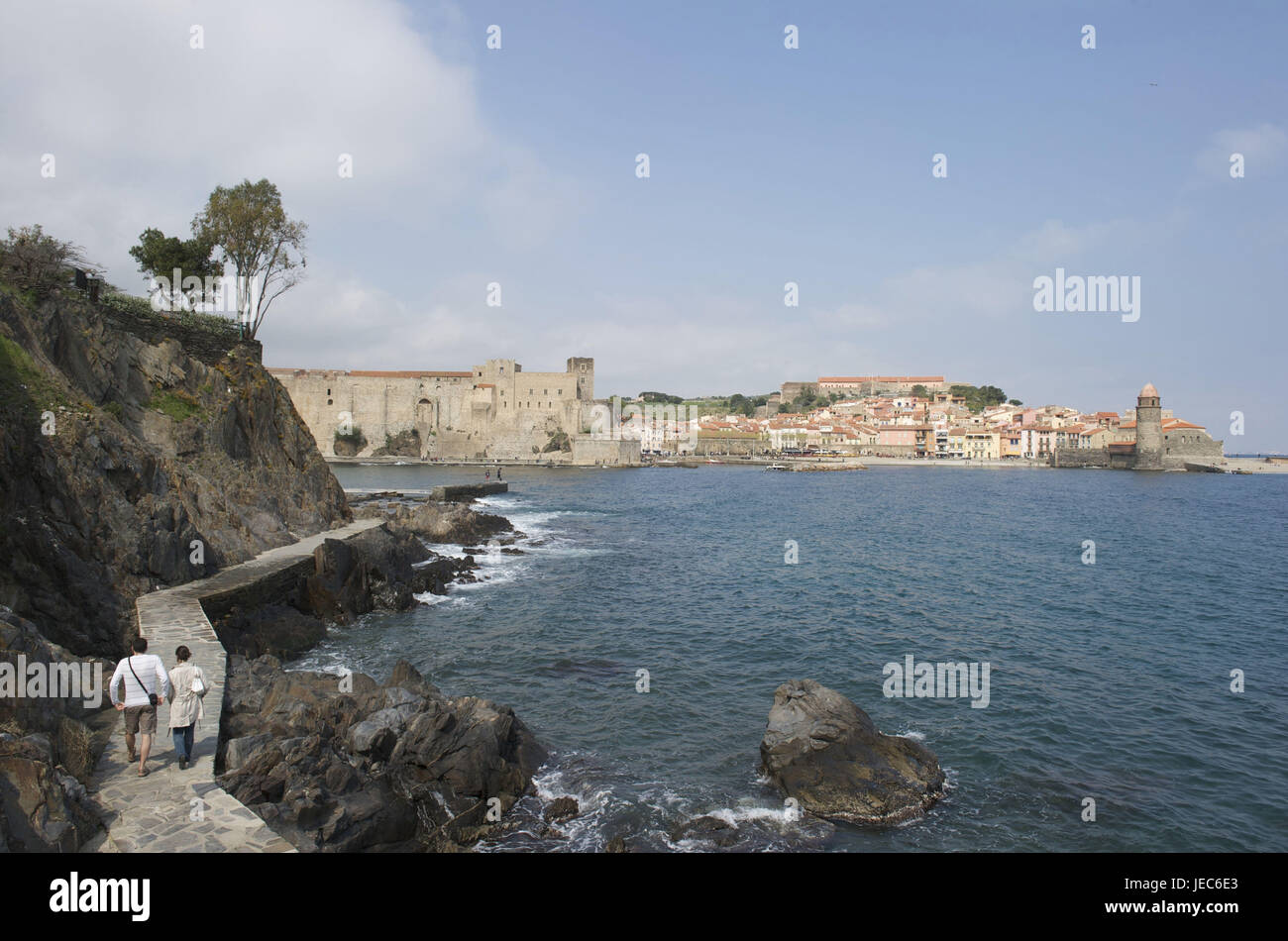 L'Europa, Francia, Collioure, pedonale su un modo nelle zone costiere della sutura, Foto Stock