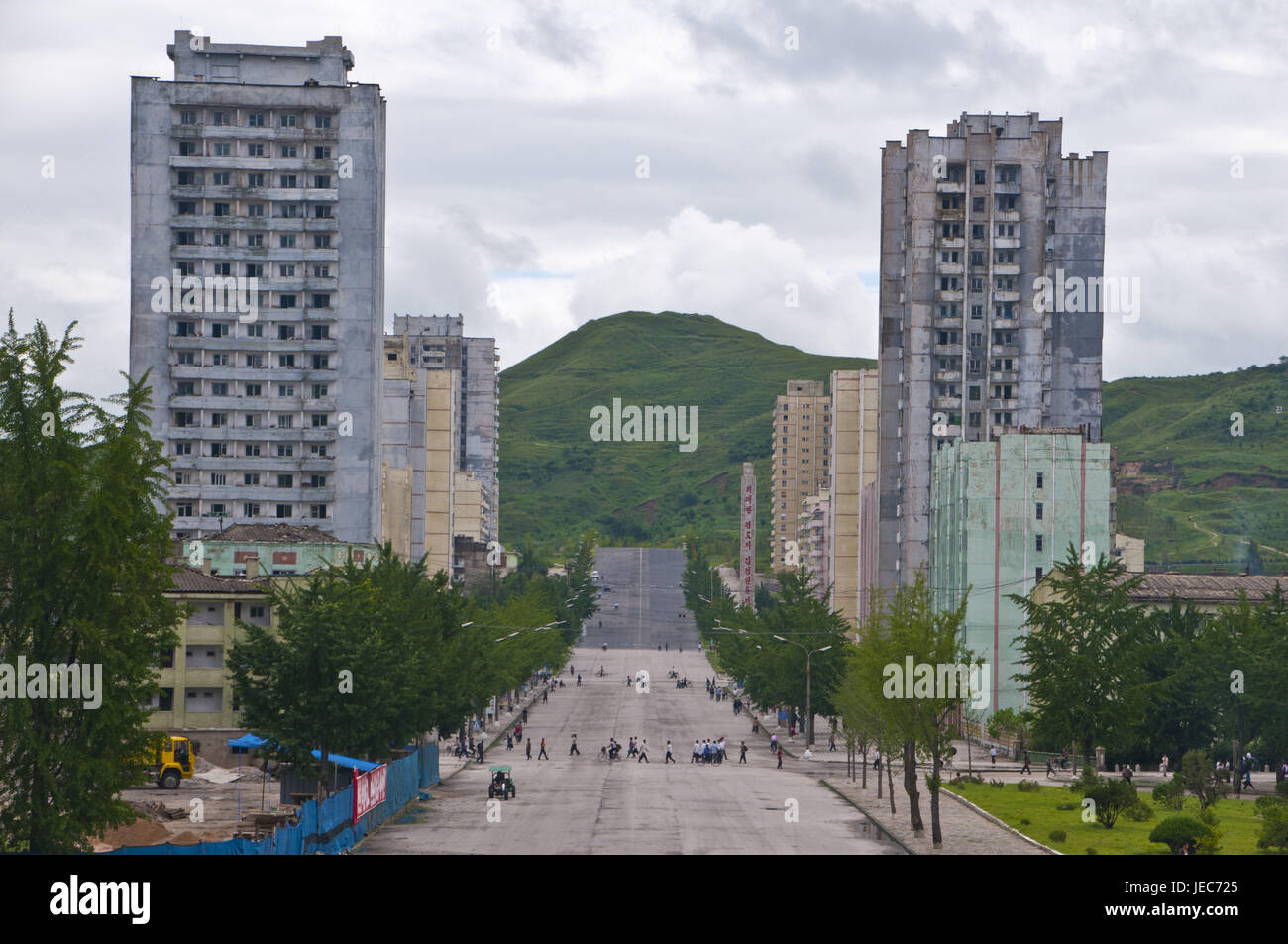 Satellite fatiscenti case in Corea del Nord di città di Kaesong, Corea del Nord Foto Stock