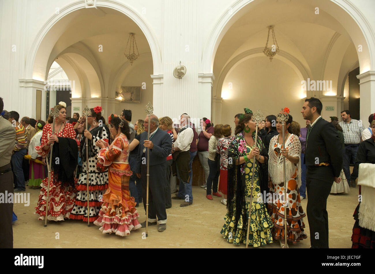 Spagna, Andalusia, El Rocio, Romeria, processione nella chiesa, standard, Foto Stock